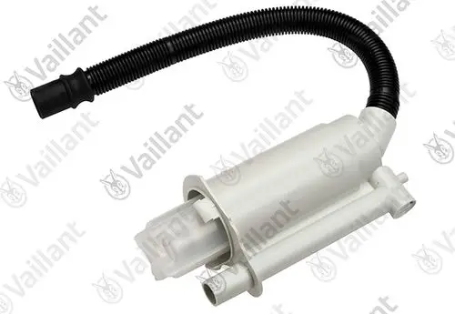 Weißer Siphon von Vaillant mit gebogenem Schlauch und Anschlussstücken für Sanitärinstallationen. Komponenten klar erkennbar, funktionales Design ohne zusätzliche Markierungen.
